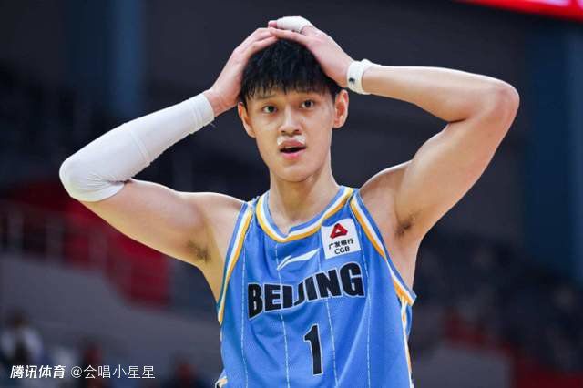 比尔在昨天的比赛中右脚踝扭伤，但X光显示无严重损伤。